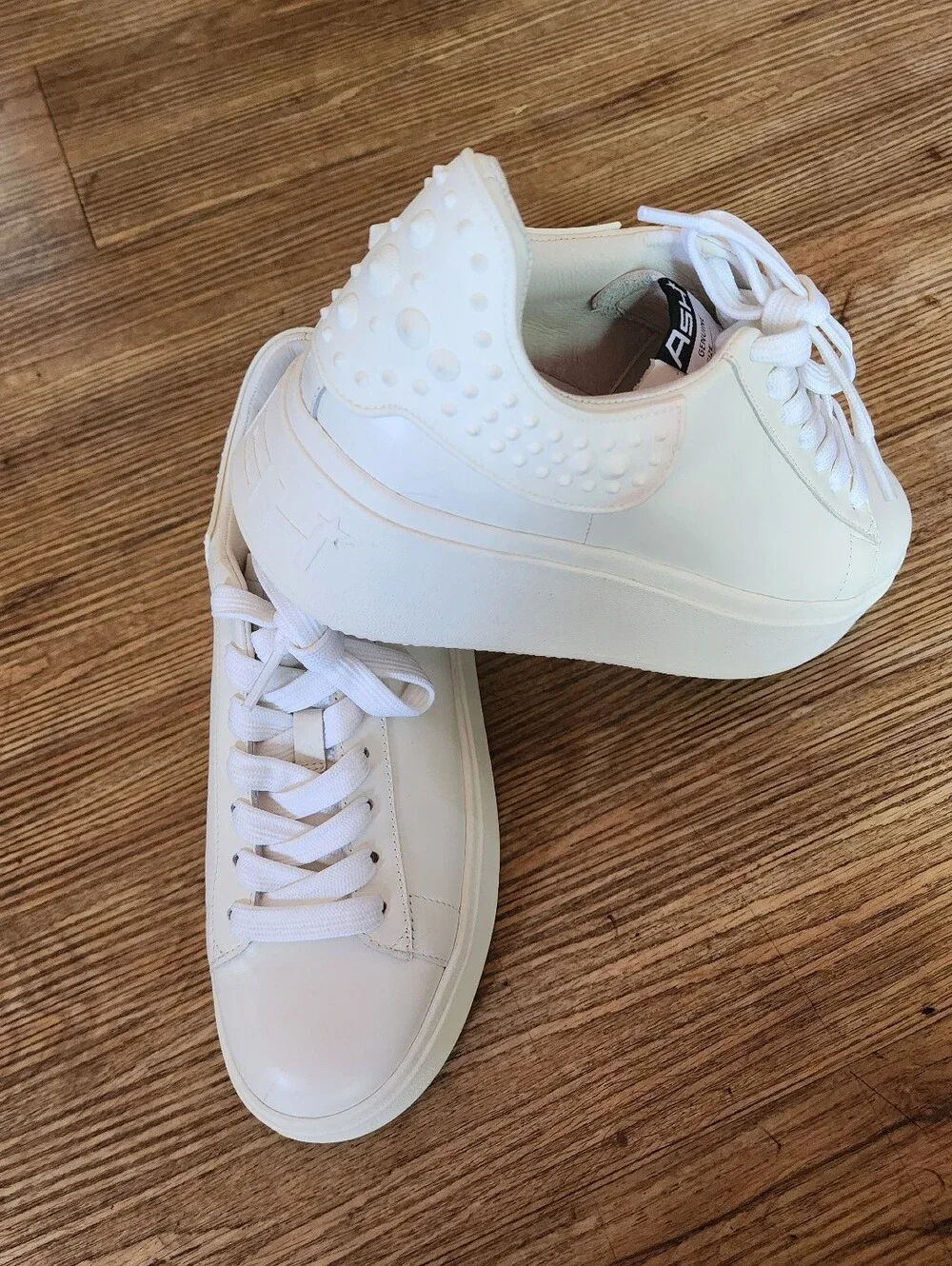 Ash classic white